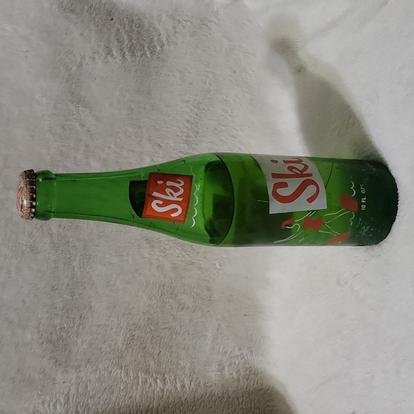 Vintage Other - Vintage Unopened 1976 Ski soda bottle